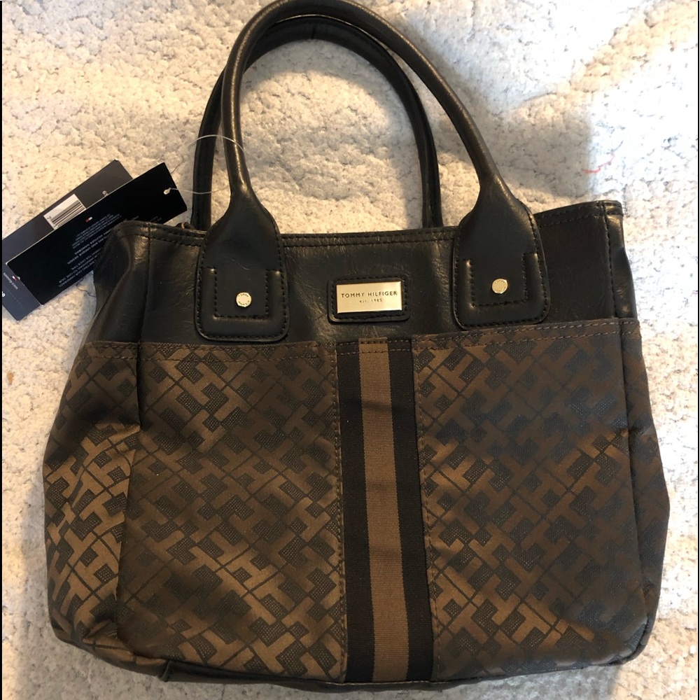 TOMMY HILFIGER PURSE NWT